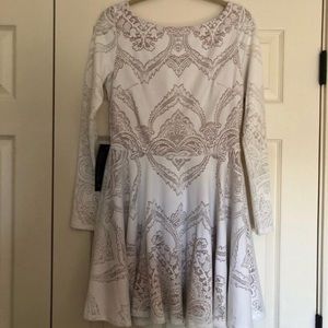 BEBE white & tan dress size Large